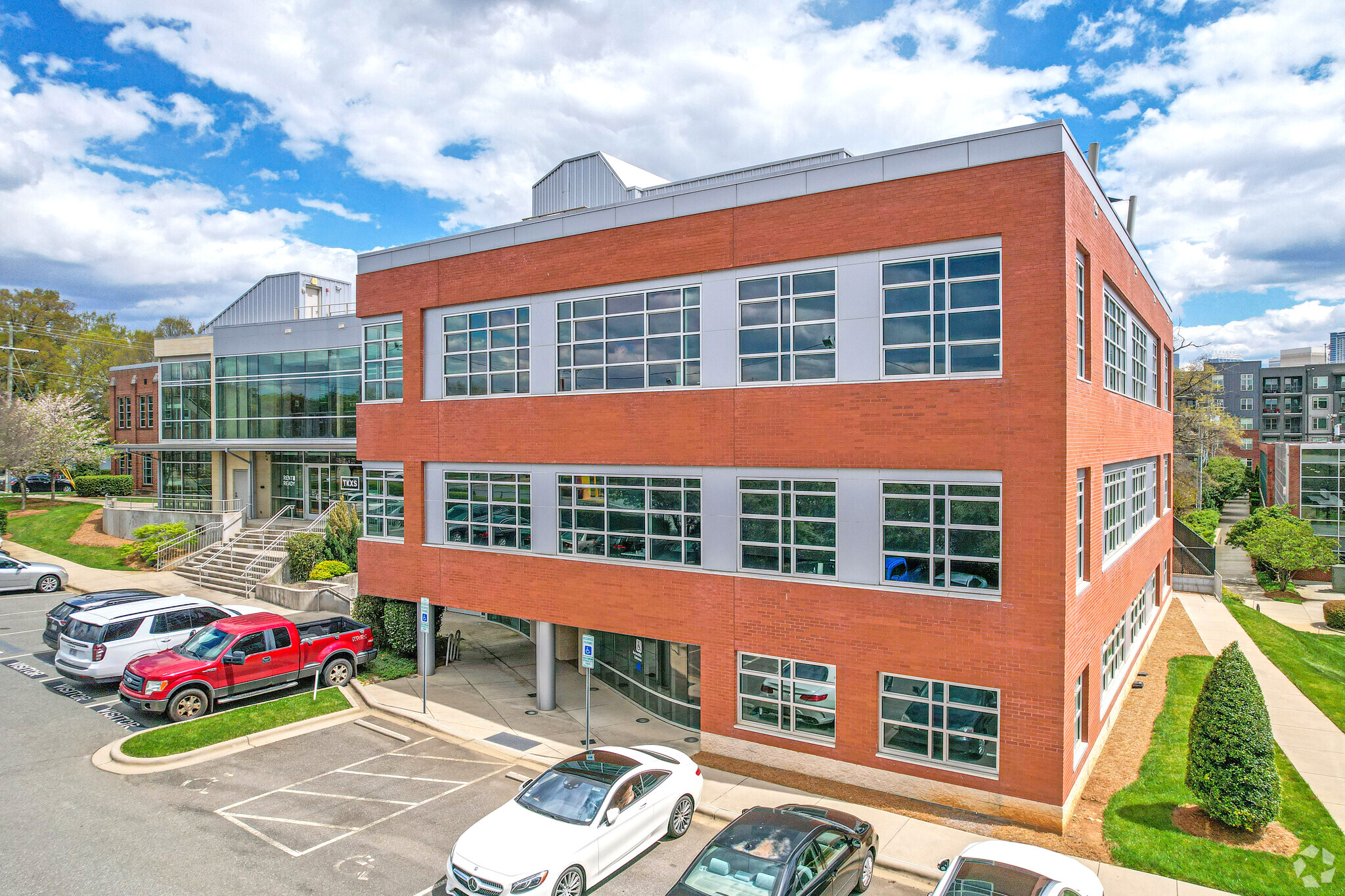 1431 W Morehead St, Charlotte, NC for lease Primary Photo- Image 1 of 6