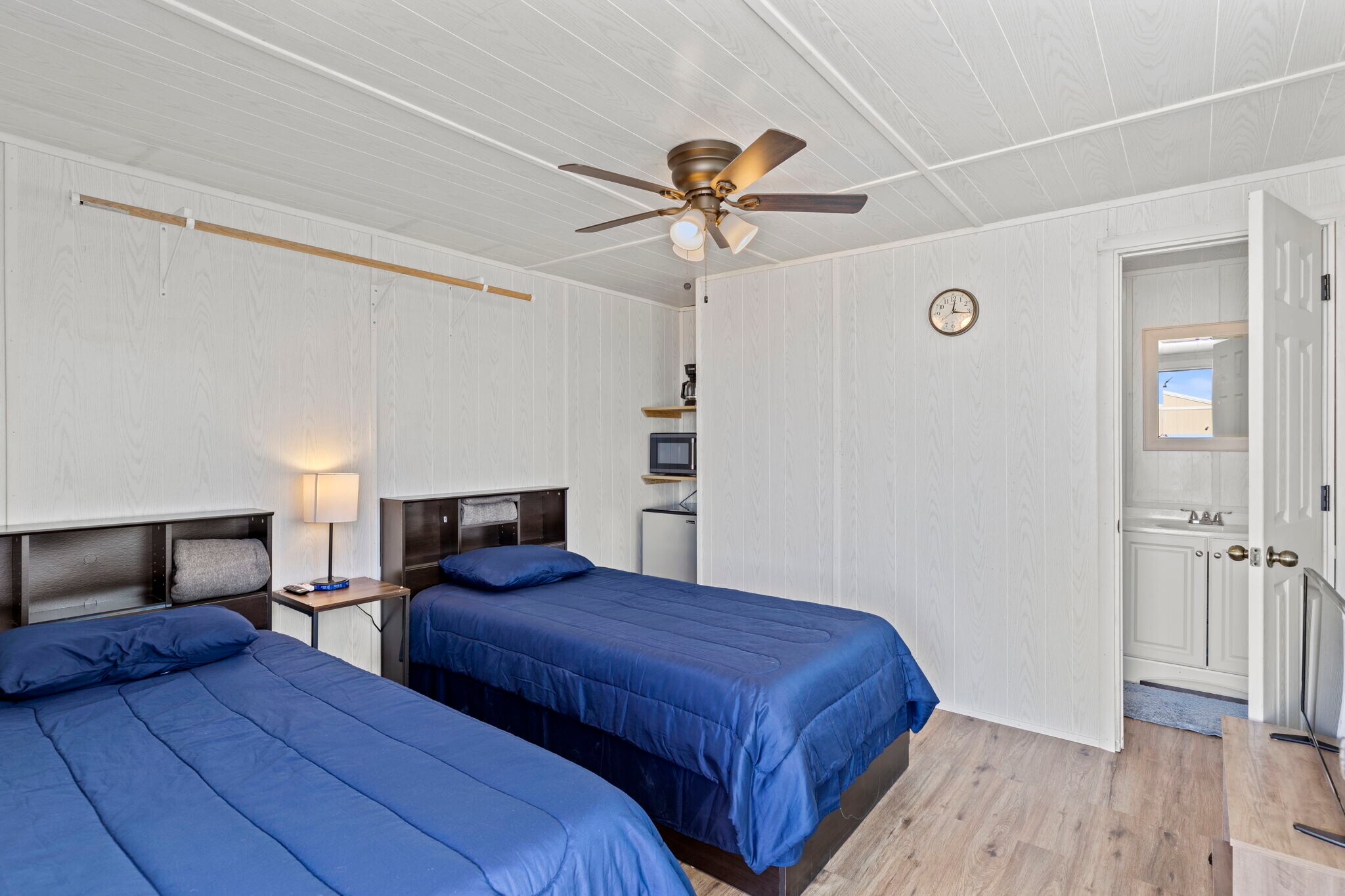 158 Co Road 404, Pecos, TX 79772 ECCO LODGING