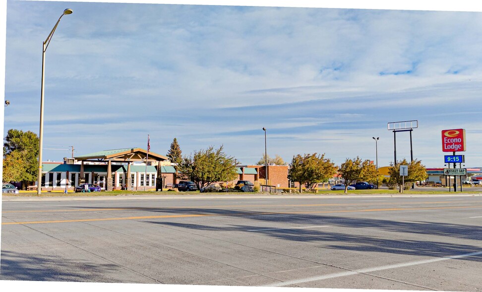 1801 E Cedar St, Rawlins, WY for sale - Building Photo - Image 2 of 5