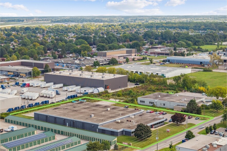 3090 Marentette Av, Windsor, ON for lease - Building Photo - Image 1 of 6