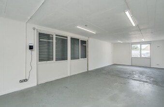 Limberline Spur, Portsmouth for lease Interior Photo- Image 2 of 5