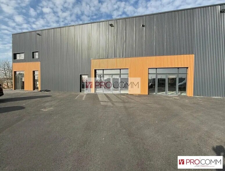 Retail in Luisant for lease - Building Photo - Image 1 of 4