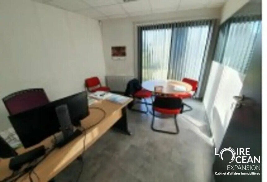 Office in Nantes for lease - Interior Photo - Image 2 of 4
