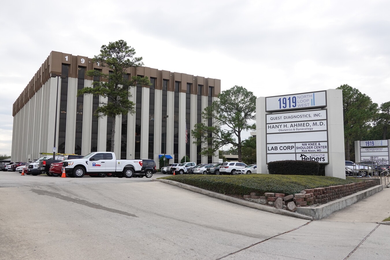 1919 N Loop W, Houston, TX 77008 OFFICE/MEDICAL SPACE FOR LEASE