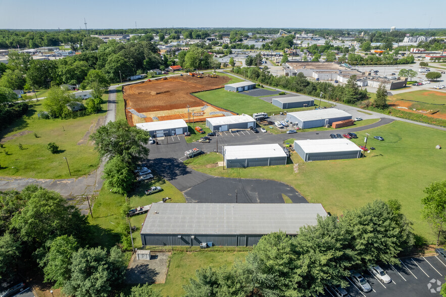 400 Westbrook Ct, Spartanburg, SC for lease - Aerial - Image 1 of 21