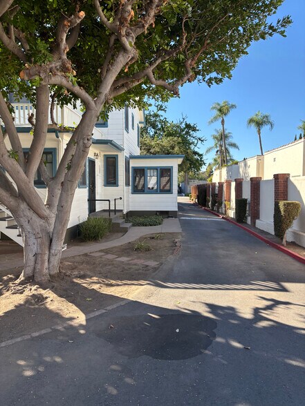 2025 N Broadway, Santa Ana, CA for lease - Building Photo - Image 3 of 26