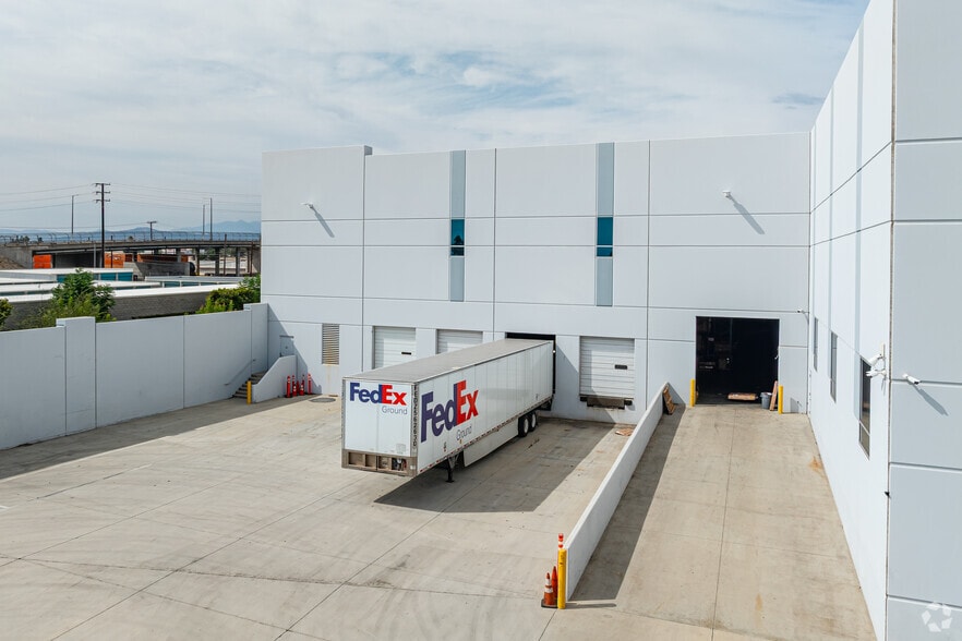 508 S Palmetto Ave, Ontario, CA for lease - Building Photo - Image 2 of 4