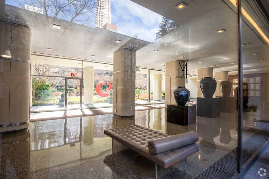 200 E 66th St, New York, NY for lease - Lobby - Image 2 of 5