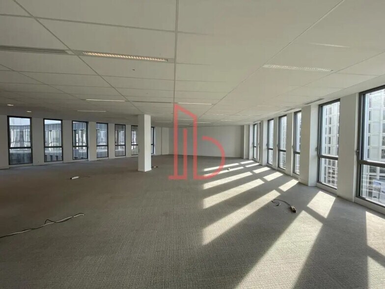 Office in Bordeaux for lease - Interior Photo - Image 2 of 3