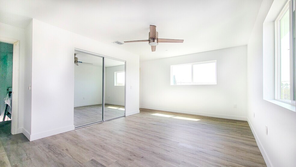 11503 New Hampshire Ave, Los Angeles, CA for sale - Interior Photo - Image 3 of 7