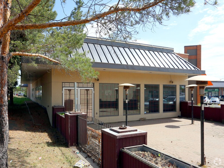 14921 Stony Plain Rd NW, Edmonton, AB for lease - Building Photo - Image 3 of 4