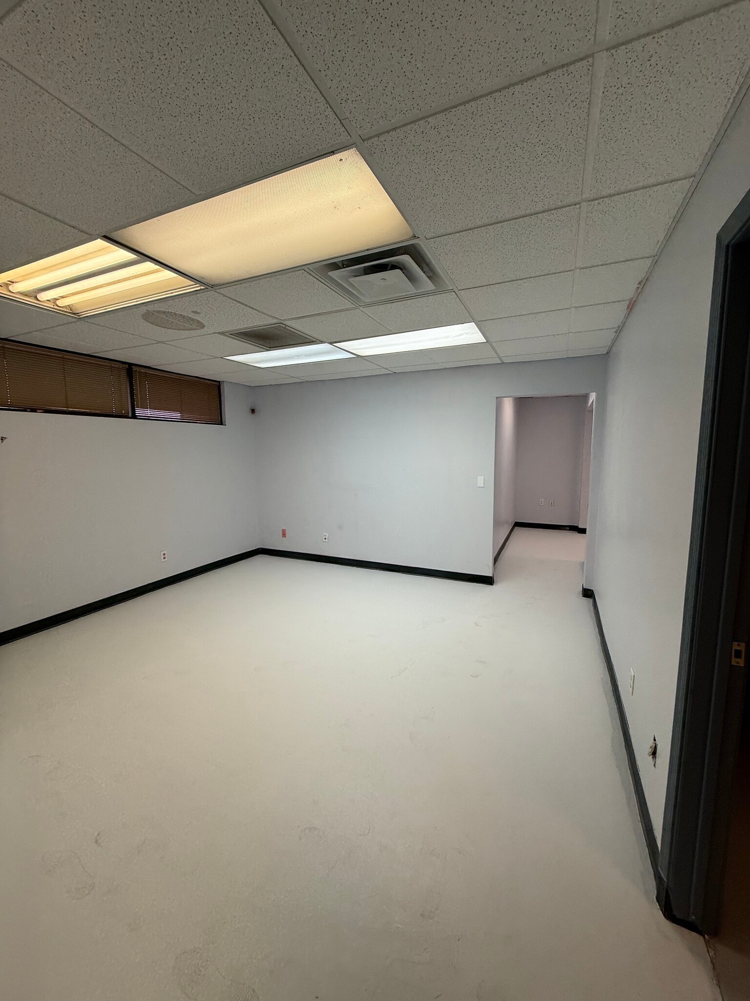 1502 W Hatcher Rd, Phoenix, AZ for sale Interior Photo- Image 1 of 3