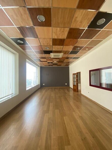 Industrial in SEVILLA for lease - Building Photo - Image 3 of 8