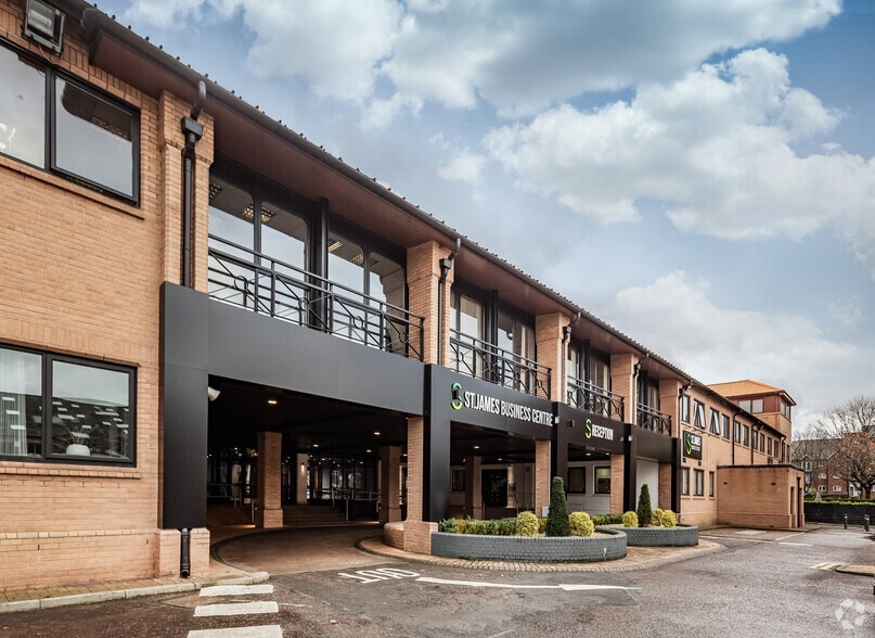 Wilderspool Causeway, Warrington for lease - Building Photo - Image 1 of 4