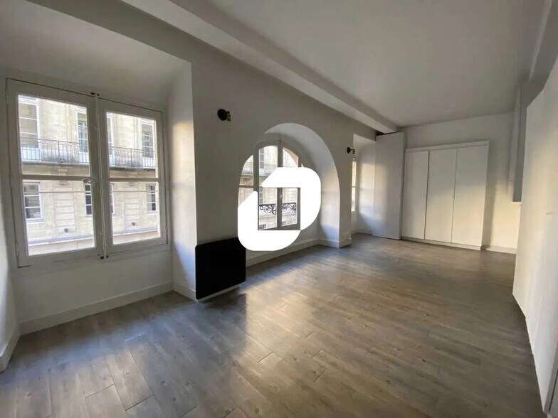Office in Bordeaux for lease - Interior Photo - Image 3 of 10