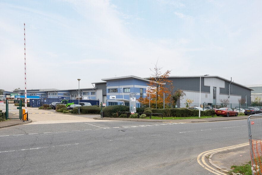 Paycocke Rd, Basildon for sale - Primary Photo - Image 1 of 1