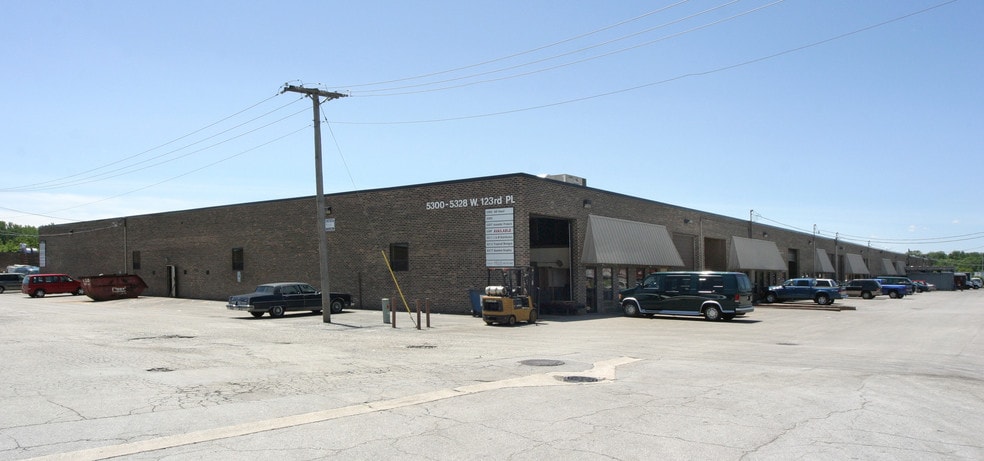 5300-5328 W 123rd Pl, Alsip, IL for lease - Building Photo - Image 1 of 3
