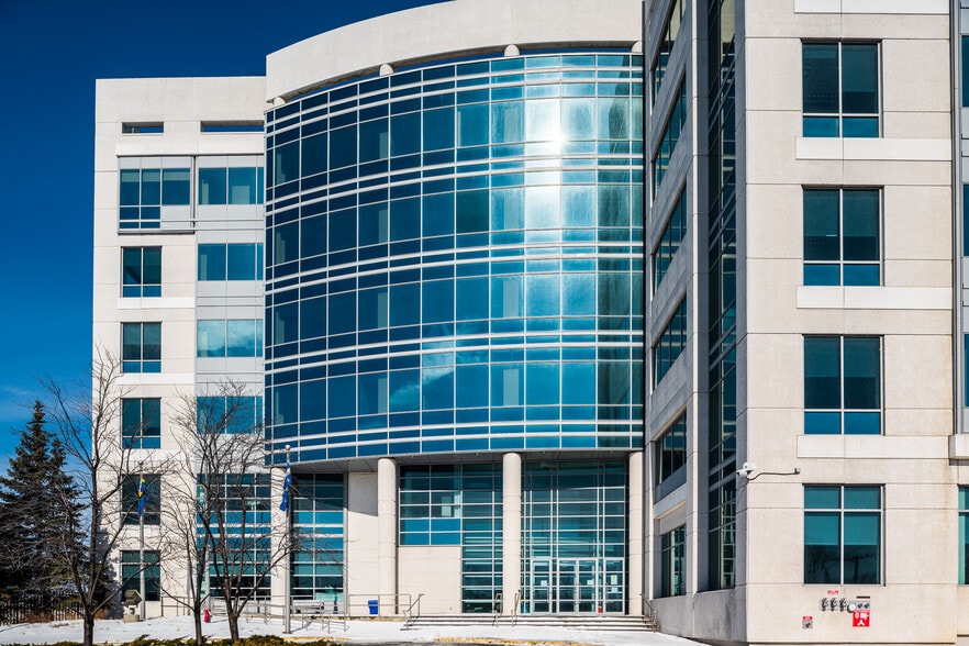 385 Boul Bouchard, Dorval, QC for lease - Building Photo - Image 2 of 29