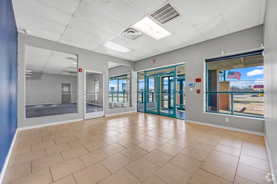 2920 Motley Dr, Mesquite, TX for lease - Interior Photo - Image 2 of 8