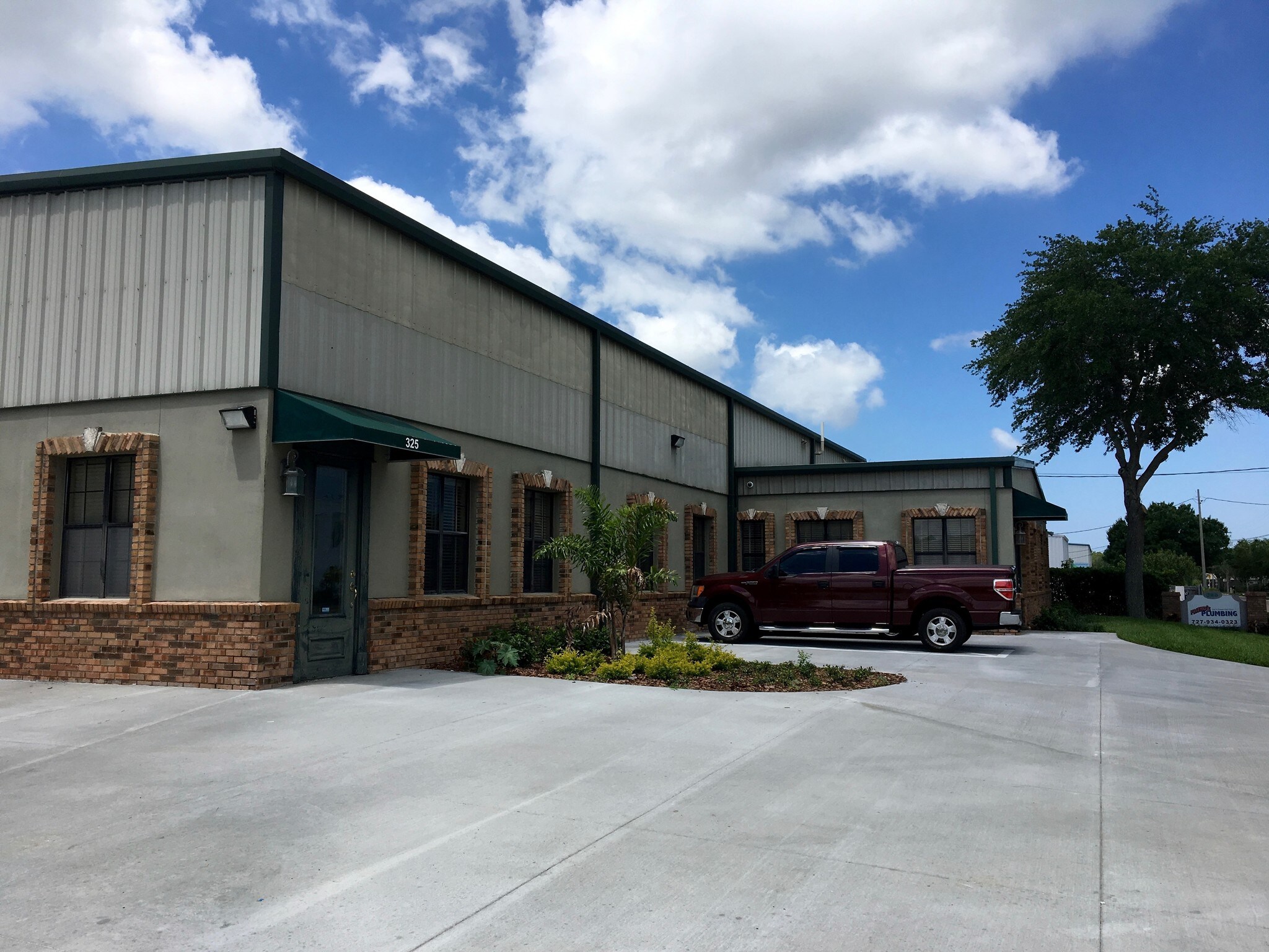 325 Mears Blvd, Oldsmar, FL for sale Building Photo- Image 1 of 1