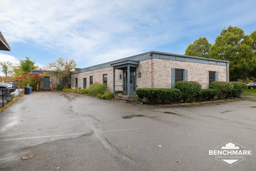 37 Allens Creek Rd, Brighton, NY for lease - Building Photo - Image 1 of 28