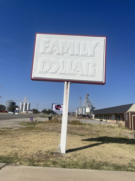 101 E 1st St, Granite, OK for lease - Building Photo - Image 3 of 4