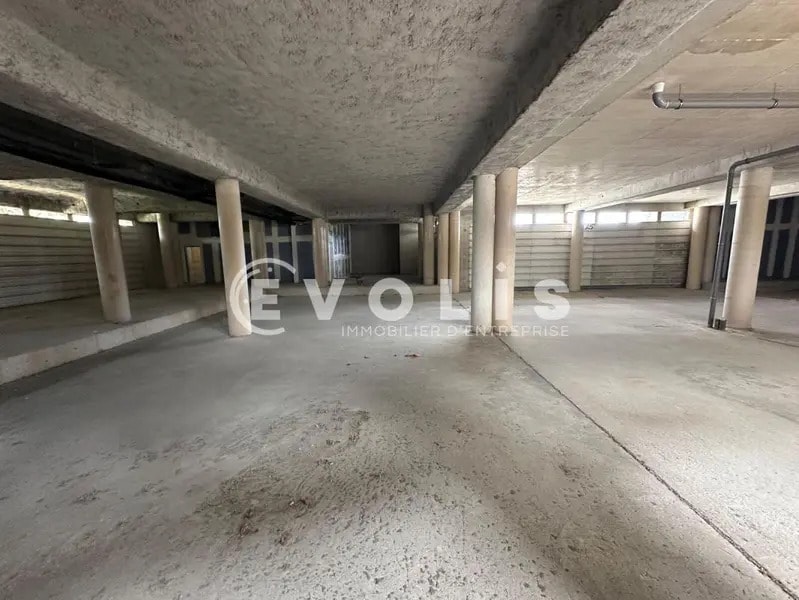 Location Local d'activités 964 m² - Photo 1