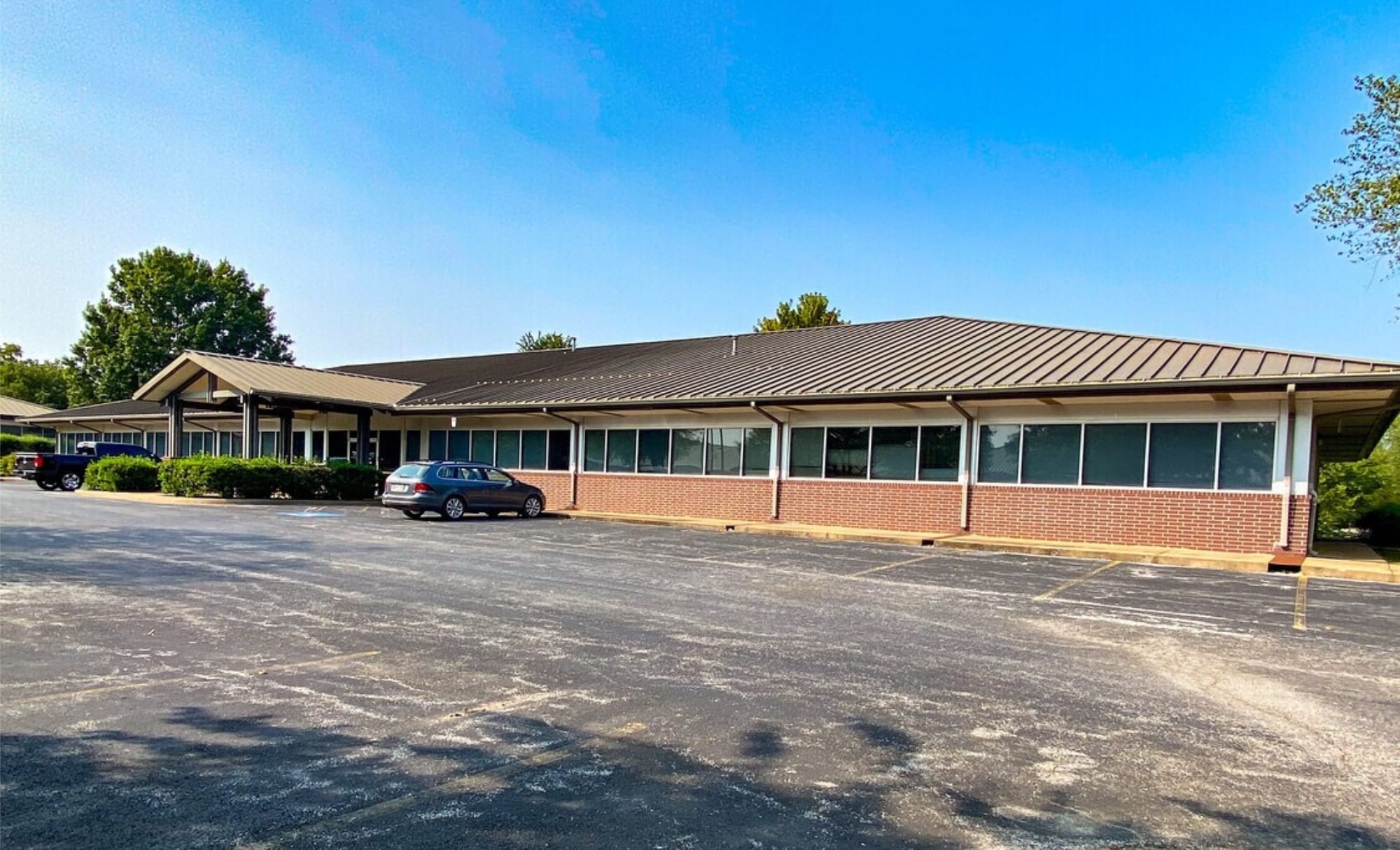 1005 Beau Terre Dr, Bentonville, AR for lease Interior Photo- Image 1 of 11