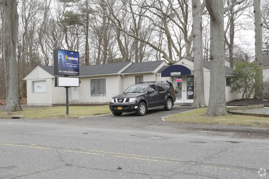 218 Ronkonkoma Ave, Ronkonkoma, NY for sale - Primary Photo - Image 1 of 1