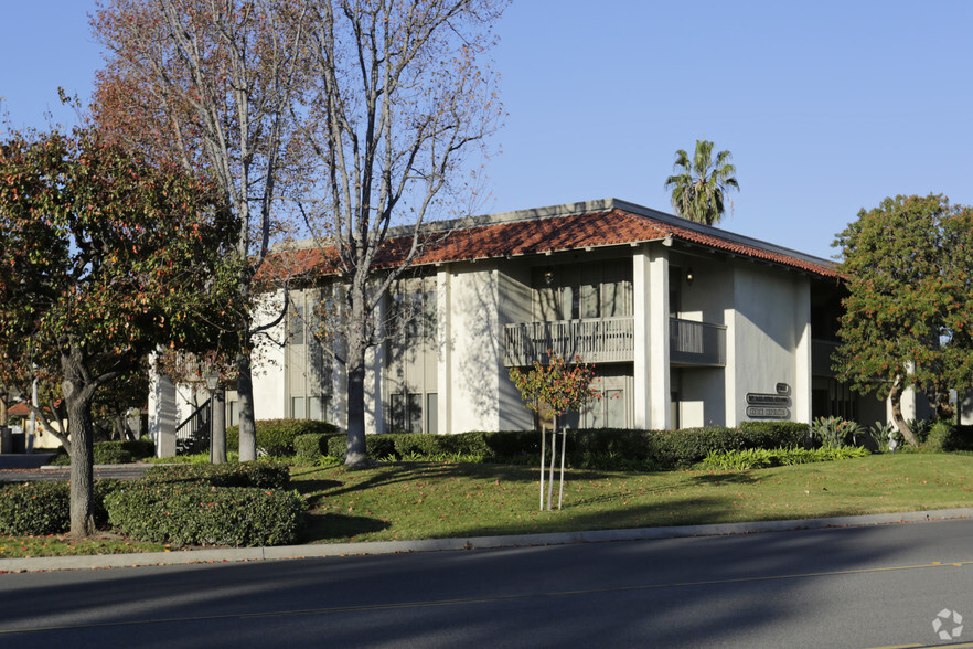 17802 Sky Park Cir, Irvine, CA for lease - Building Photo - Image 2 of 5