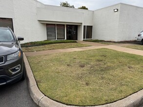 817 S Elm Pl, Broken Arrow, OK for lease Building Photo- Image 1 of 17