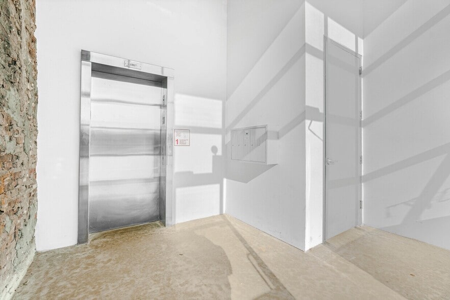 573-575 Sackett St, Brooklyn, NY for lease - Building Photo - Image 2 of 5