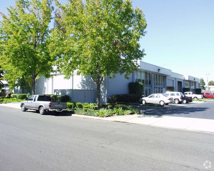 1420-1444 Royal Industrial Way, Concord, CA for lease - Building Photo - Image 2 of 4