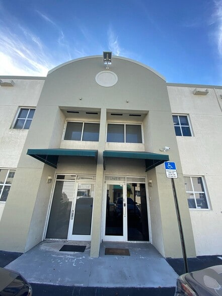 5920-5930 NW 99th Ave, Miami, FL for lease - Building Photo - Image 2 of 5