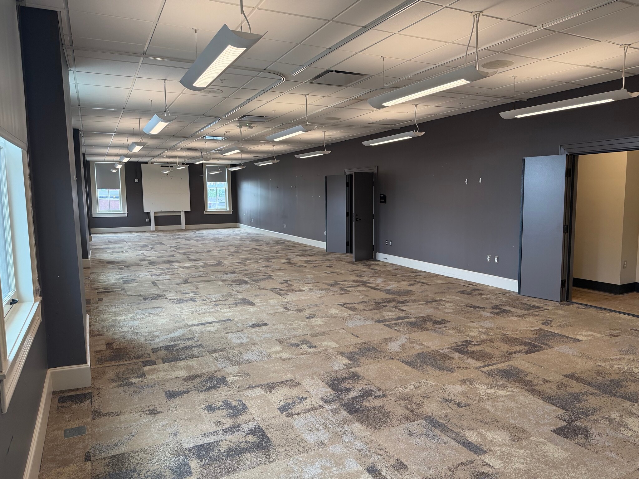 438-440 Scott St, Covington, KY for lease Interior Photo- Image 1 of 4