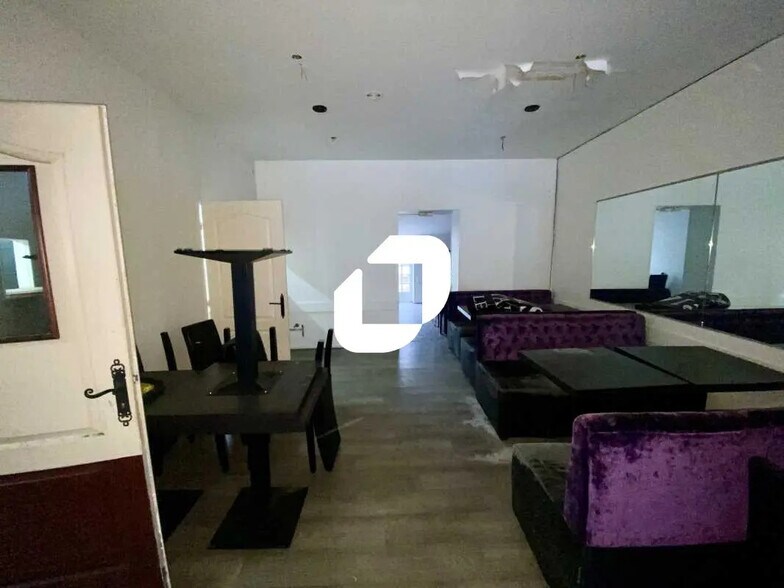 Retail in Bordeaux for lease - Building Photo - Image 3 of 7