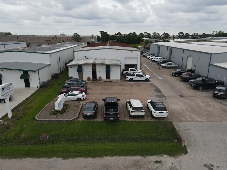 5094 Steadmont Dr, Houston, TX for sale - Building Photo - Image 2 of 4