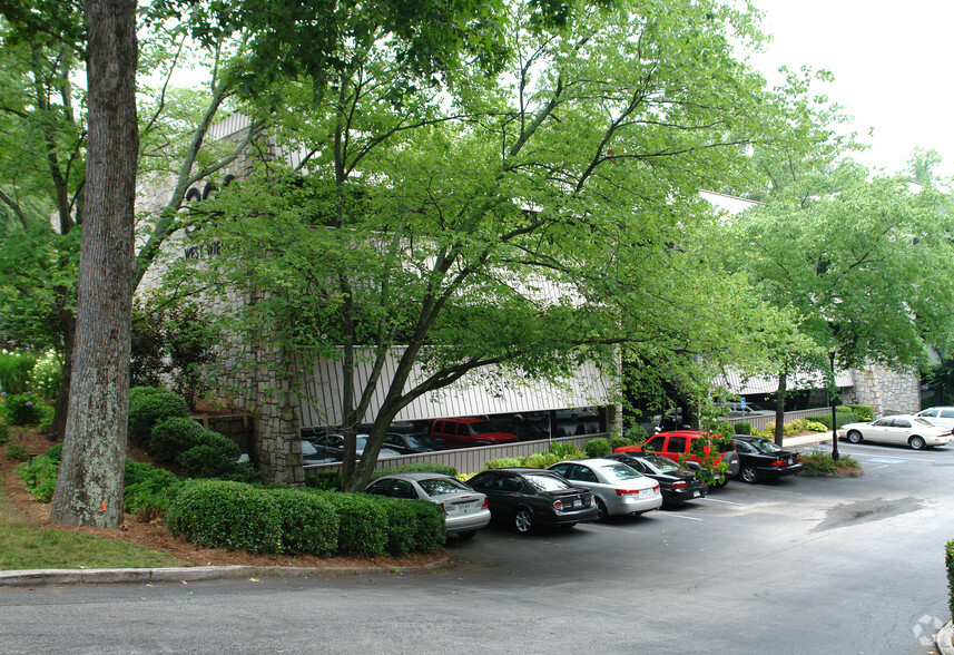 300 W Wieuca Rd NE, Atlanta, GA for lease - Building Photo - Image 3 of 3