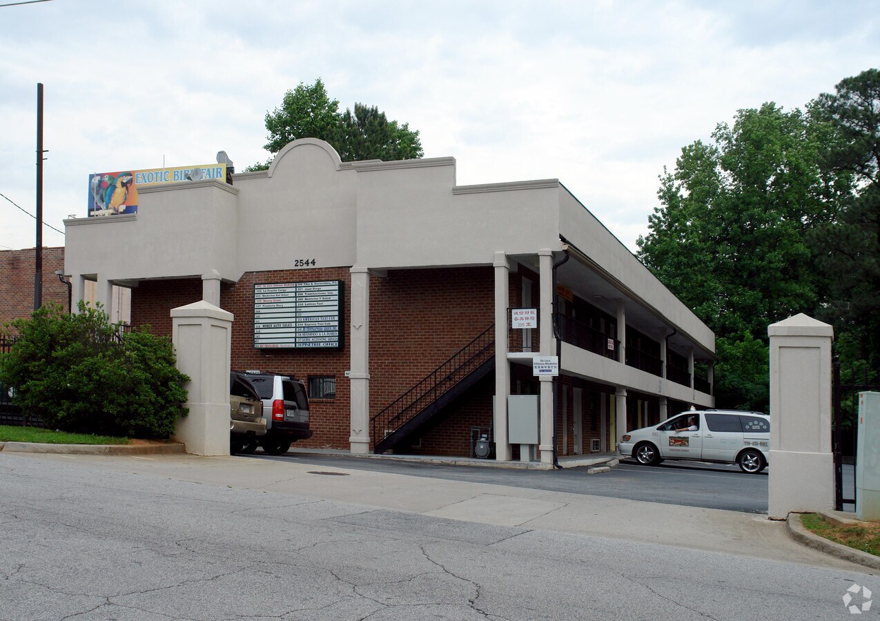 2544 McClave Dr, Doraville, GA 30340