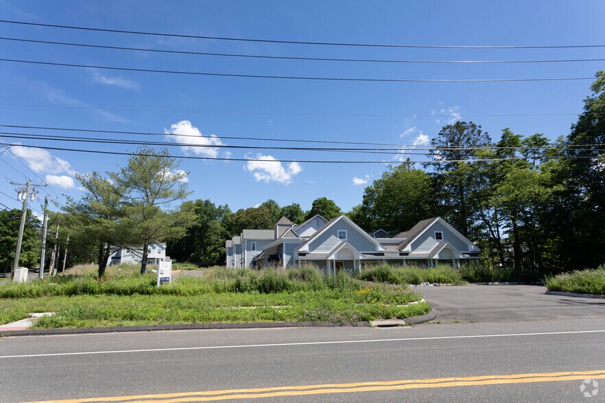 2455 Boston Post Rd, Guilford, CT for sale - Primary Photo - Image 1 of 1