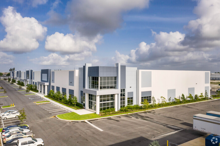 1620 NW 215th St, Miami Gardens, FL for lease - Building Photo - Image 1 of 98