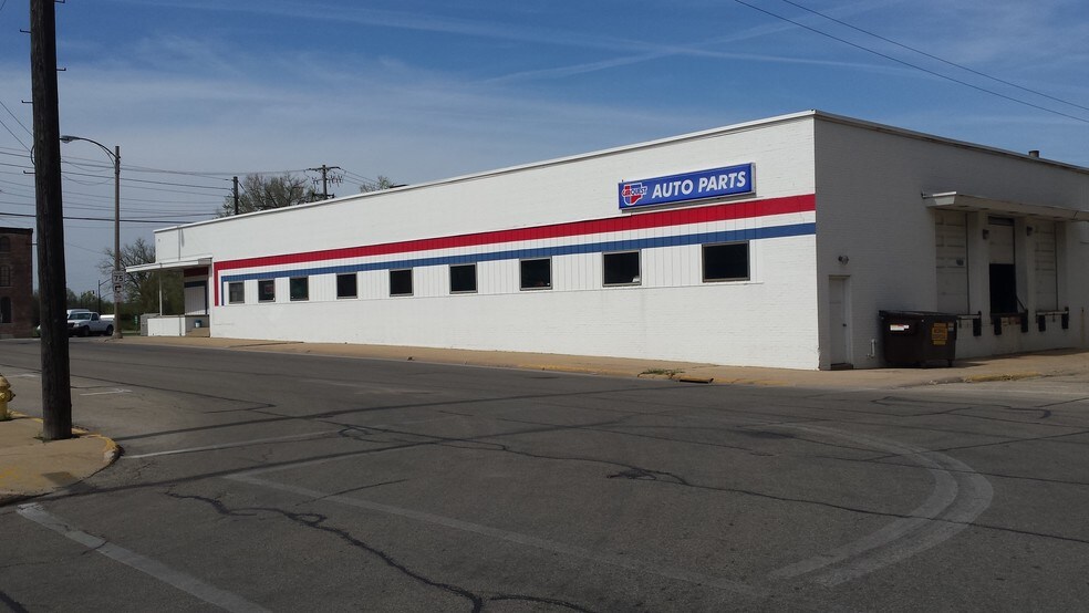 11 S Liberty Ave, Freeport, IL 61032