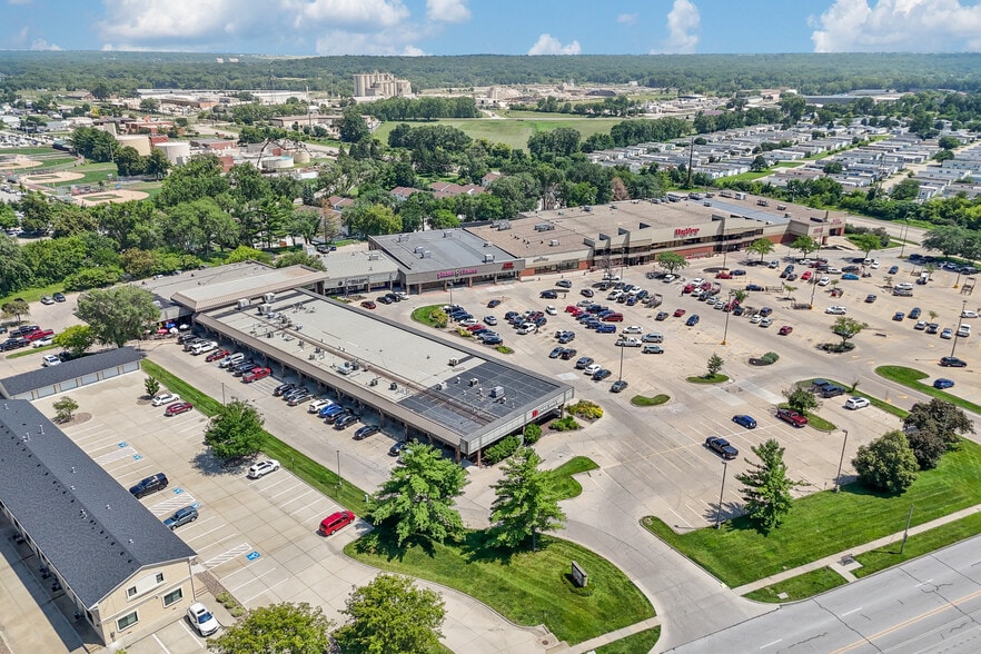 1960-1984 Grand Ave, West Des Moines, IA for lease - Building Photo - Image 2 of 4