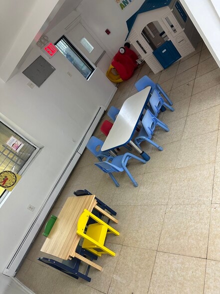 7314 Yellowstone Blvd, Forest Hills, NY for lease - Building Photo - Image 2 of 15