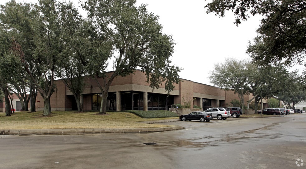 13003 Southwest Fwy, Stafford, TX for lease - Building Photo - Image 3 of 4