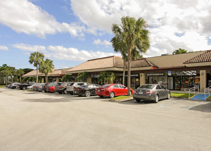 9610-9728 Pines Blvd, Pembroke Pines, FL for lease - Building Photo - Image 2 of 10