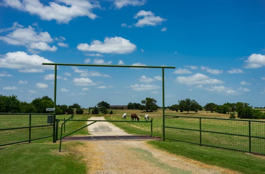 1241 E Highland Rd, Red Oak, TX for sale - Primary Photo - Image 1 of 1