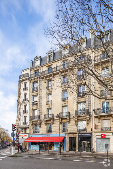 Multifamily in Paris for sale - Building Photo - Image 2 of 3