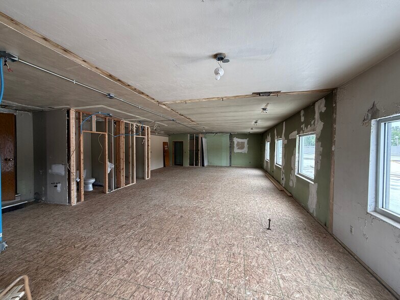 10906-10910 US 24, Fort Wayne, IN for lease - Building Photo - Image 2 of 7