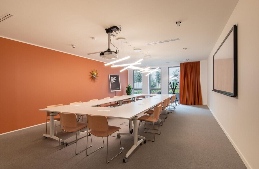 Office in for lease - Interior Photo - Image 3 of 5